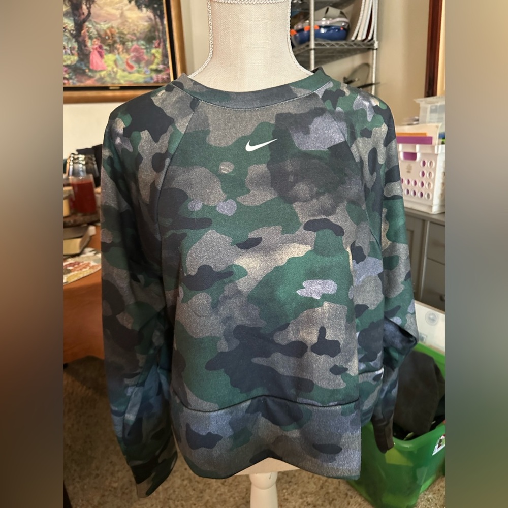 Nike Crop Camo Sweatshirt